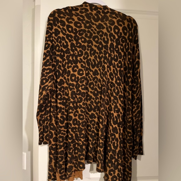 ❌SOLD❌1X Terra & Sky Leopard Print Cardigan - Picture 2 of 6